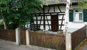 Gemütliches altes Fachwerkhaus mit Vorgarten